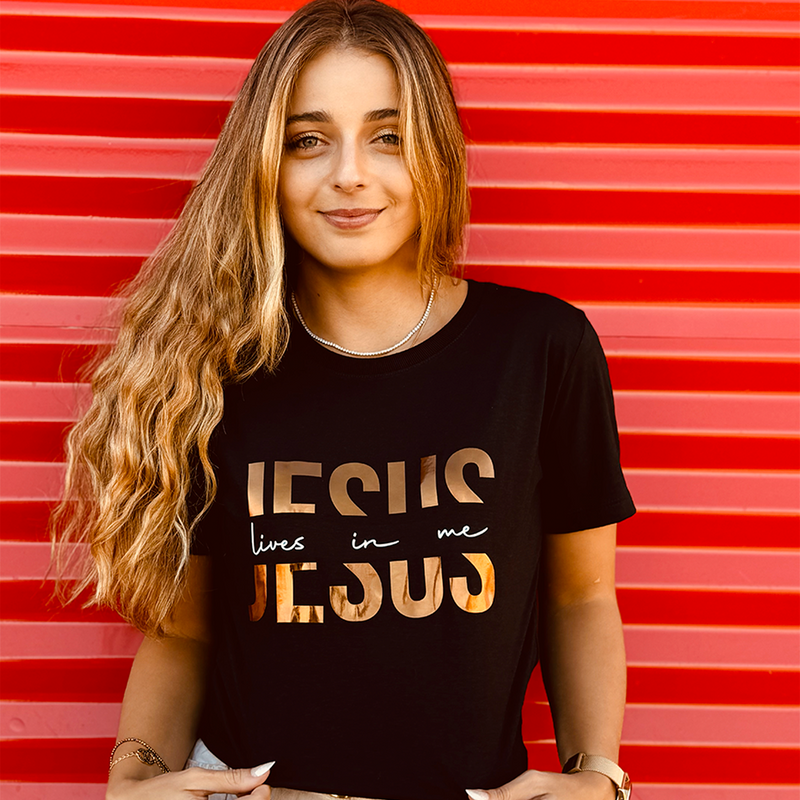 Camiseta Feminina Preta Jesus Lives In Me